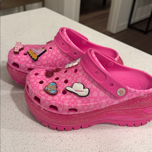 Classic Mega Crush Clog Crocs - Barbie: The Movie Electric Pink - Picture 4 of 6